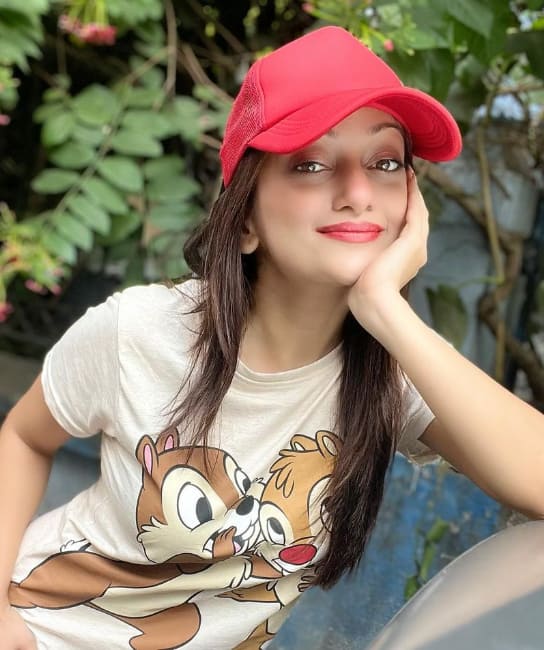 मानसीने सोशल मीडियावर एक खास पोस्ट शेअर करत आयुष्यात पुढे जात असल्याचं सांगितलं आहे.