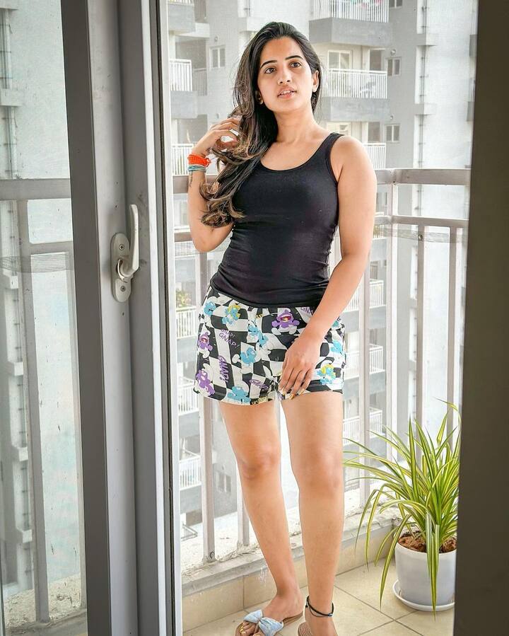 స్రవంతి చొక్కారపు అందమైన ఫోటోలు