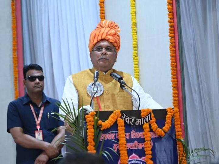 Hemchand Yadav Vishwavidyalaya Convocation: CM भूपेश बघेल इस यूनिवर्सिटी ने दी डॉक्टरेट की उपाधि, राज्यपाल बोले- शिक्षा सबसे बड़ा हथियार CM Bhupesh Baghel Got Title Of Doctor Hemchand Yadav Vishwavidyalaya Convocation Biswabhusan Harichandan Chhattisgarh Ann Hemchand Yadav Vishwavidyalaya Convocation: CM भूपेश बघेल इस यूनिवर्सिटी ने दी डॉक्टरेट की उपाधि, राज्यपाल बोले- शिक्षा सबसे बड़ा हथियार