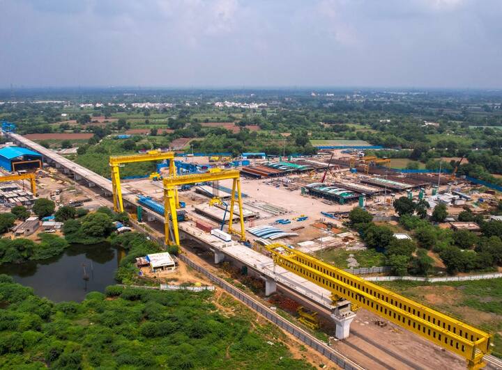 उत्तर की ओर मुंबई-ठाणे के बीच पर्यावरण-संवेदनशील ठाणे क्रीक से गुजरने वाला रेल कॉरीडोक एक प्रमुख आकर्षण होगा, इसमें ठाणे क्रीक फ्लेमिंगो अभयारण्य (टीसीएफएस) शामिल है, जिसे अगस्त 2022 में रामसर साइट के रूप में नामित किया गया था.