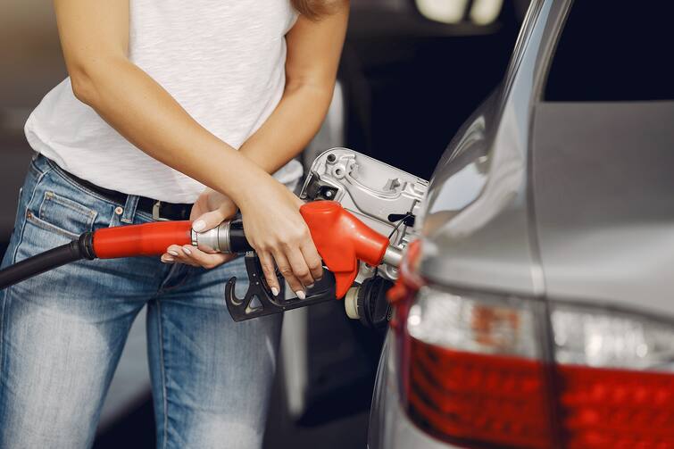 PIB Fact Check: Filling more oil in the vehicle can cause an accident? know the truth શું ઉનાળામાં વાહનમાં પેટ્રોલ-ડીઝલની ટાંકી ફુલ કરાવવાથી અકસ્માત થઈ શકે છે? જાણો સત્ય