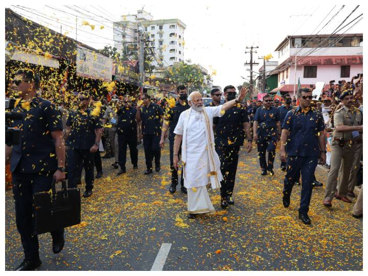 कांग्रेस-लेफ्ट के गढ़ केरल में सेंधमारी करना बीजेपी के लिए कितना मुश्किल, जानें क्या है राज्य का चुनावी गणित BJP Mission South want break Congress-Left bastion Kerala PM Modi Road show Christian and Muslim votes Caste Equation Explained कांग्रेस-लेफ्ट के गढ़ केरल में सेंधमारी करना बीजेपी के लिए कितना मुश्किल, जानें क्या है राज्य का चुनावी गणित