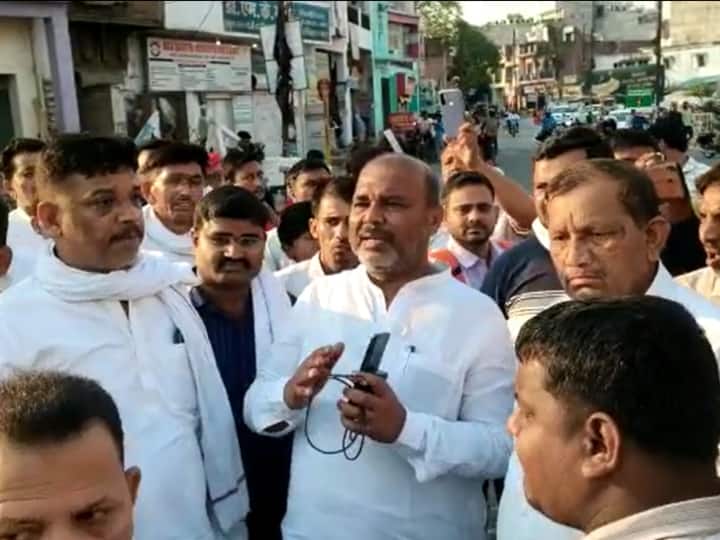 UP Nikay chunav 2023 Samajwadi Party leader haji raza says bJP raided on 500 houses ann UP Nikay Chunav 2023: जिला बदर होने के बाद सपा नेता का दावा- '500 घरों में होगी छापेमारी', बताई ये वजह