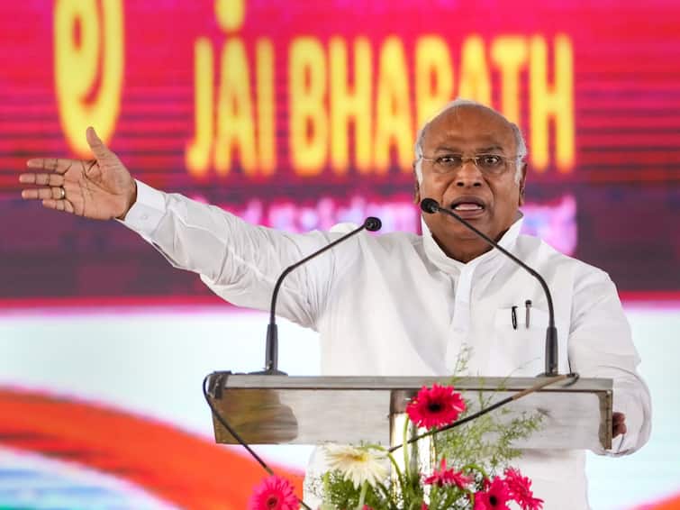 PM wishes on FIFA World Cup Congress President Mallikarjun Kharge Intervening to save Navy Veterans Lives doha MEA 'PM Wishes On FIFA WC, But...': Kharge Slams Modi For Not Intervening To Save Navy Veterans On Death Row In Qatar
