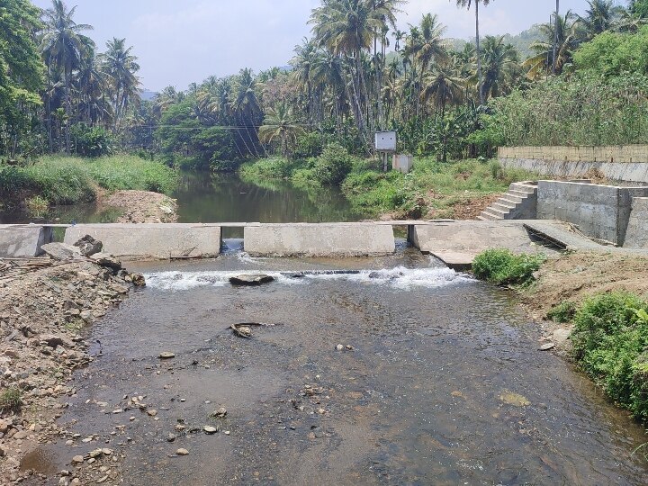 சிறுவாணி ஆற்றில் தடுப்பணை கட்டுவதை கண்டித்து கேரள பேருந்தை சிறை பிடித்து போராட்டம் ; பல்வேறு கட்சிகளை சேர்ந்த 50 பேர் கைது