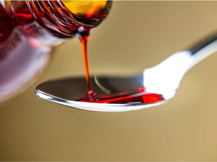 WHO warns against india made cough syrup iraq ban cold out cough syrup Cough Syrup : भारतातील 'हे' कफ सिरप धोकादायक! WHO कडून धोक्याचा इशारा; इराकने घातली बंदी