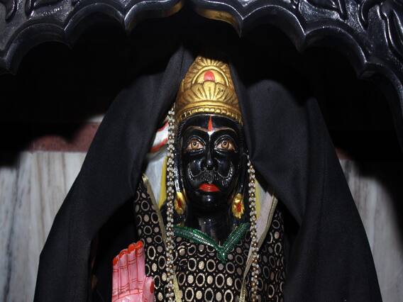 শনির আশীর্বাদে জীবন পূর্ণ এই রাশিগুলির