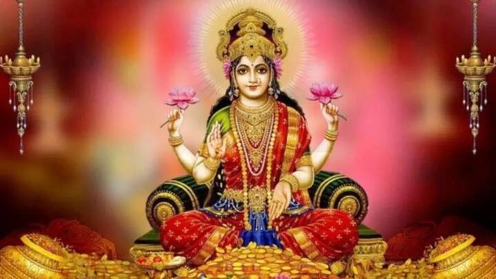 બેસતી વખતે પગ હલાવવાથી દેવી લક્ષ્મી નારાજ થાય છે. એવું માનવામાં આવે છે કે ઘરની સકારાત્મક ઊર્જા દૂર થાય છે અને દરિદ્રતા રહેવા લાગે છે.