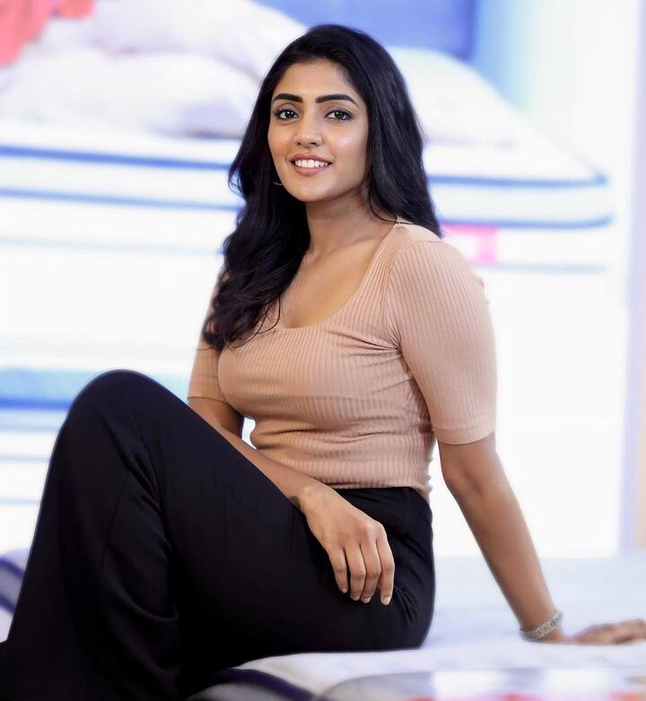 ఈషా రెబ్బా అందమైన ఫోటోలు