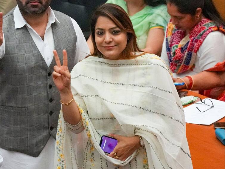 AAP's Shelly Oberoi Elected Mayor Of Delhi MCD As BJP's Shikha Rai Withdraws Nomination, Say Sources AAP's Shelly Oberoi Elected Delhi Mayor As BJP's Shikha Rai Withdraws Nomination