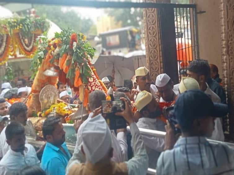 maharashtra news nashik news Saint Nivrittinath Palkhi to pandharpur on Trayodashi, Program of Palkhi Ceremony Ashadi Ekadashi 2023 : भेटी लागे जीवा! त्र्यंबकेश्वर ते पंढरपूर चारशे किलोमीटरचं पायी अंतर, 45 दिवसांचा दिवसांचा प्रवास 