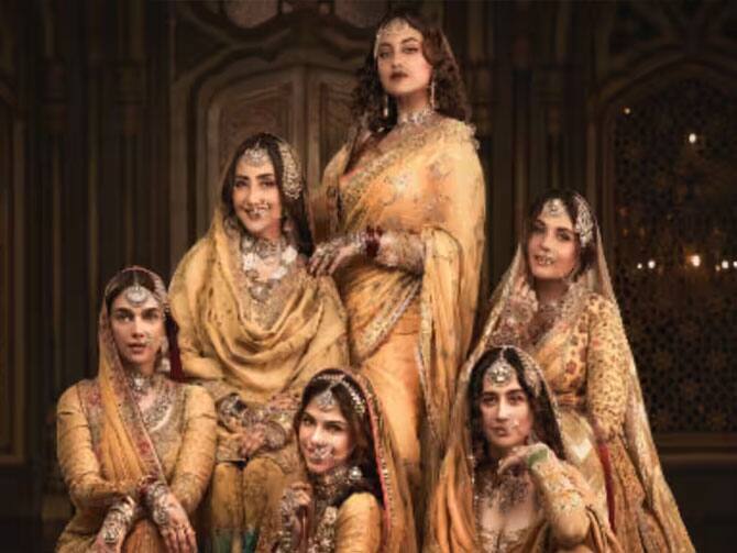 Heeramandi के लिए तैयार हो रहा डेढ़ लाख स्क्वायर फीट का सेट, वेब सीरीज के लिए भंसाली नहीं छोड़ रहे कोई कसर Sanjay Leela Bhansali creates sprawling set of 160000 sq ft for Sonakshi Sinha Aditi Rao Hydari series Heeramandi Heeramandi के लिए तैयार हो रहा डेढ़ लाख स्क्वायर फीट का सेट, वेब सीरीज के लिए भंसाली नहीं छोड़ रहे कोई कसर