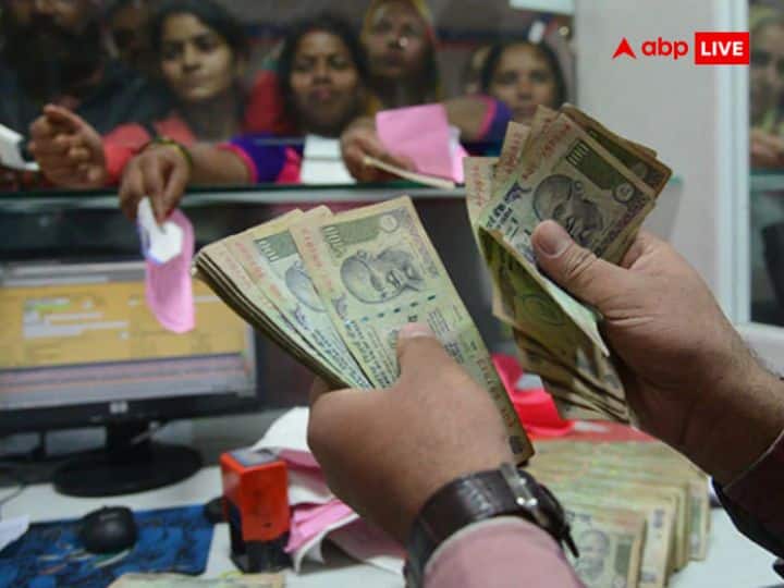 Interest Rate Hike Impact On Deposits Bank Mobilised 4 Lakh Crore Rupees Deposits In 15 days Bank Deposit Rates: बैंक डिपॉजिट पर ब्याज दरें बढ़ने का असर, 15 दिनों में 4 लाख करोड़ रुपये से ज्यादा जुटा लिए बैंकों ने