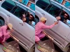 पक्षियों को खरीदकर पिंजड़े से आजाद कर रहा शख्स, Video देख लोग कर रहे तारीफ