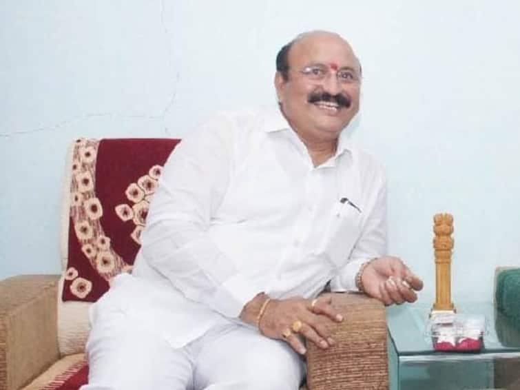 APMC Election Sanjay Pawar of NCP in Jalgaon supports BJP shivsena in APMC Election Maharashtra Jalgoan News : जळगावमध्ये राष्ट्रवादीचा भाजप शिंदे गटाला पाठिंबा, बाजार समिती निवडणुकीत चर्चेचा विषय