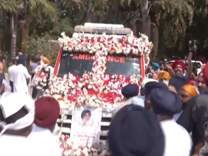 Parkash Singh Badal Death Floral Tributes Given As Mortal Remains Reach Shiromani Akali Dal Office Watch Parkash Singh Badal Given Floral Tributes As Mortal Remains Reach SAD Office: Watch
