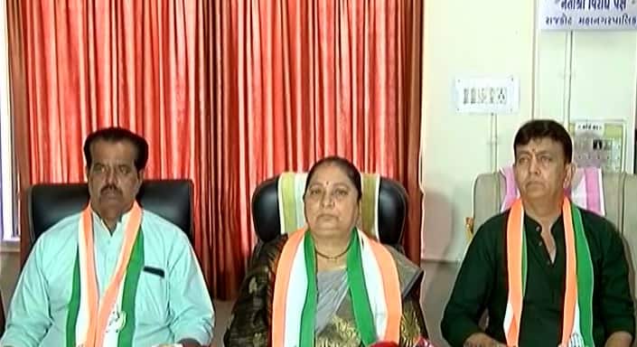 Rajkot: રાજકોટ કોર્પોરેશનમાંથી વિપક્ષનું પદ કરાયું રદ, કૉંગ્રેસના ભાજપ પર પ્રહાર Rajkot Municipal Corporation: BJP has decided to scrap the post of the leader of the opposition, looking at the ridiculously low strength. Rajkot: રાજકોટ કોર્પોરેશનમાંથી વિપક્ષનું પદ કરાયું રદ, કૉંગ્રેસના ભાજપ પર પ્રહાર