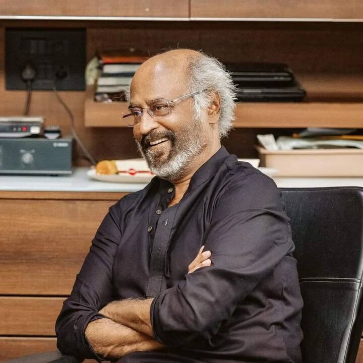 बहुत कम लोग जानते हैं कि रजनीकांत का असली नाम शिवाजीराव गायकवाड है. लेकिन जब वो फिल्मों में आए तो उन्होंने अपना नाम बदल लिया और रजनीकांत रख लिया.