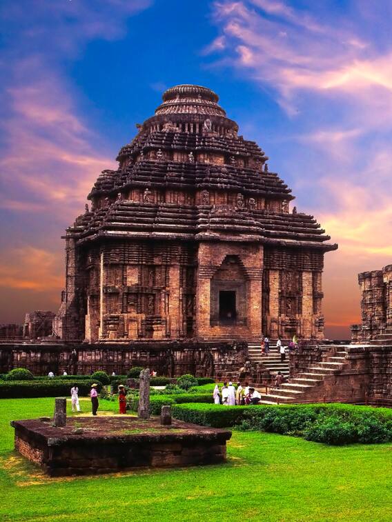 भारत में मंदिरों का शहर किसे कहा जाता है?