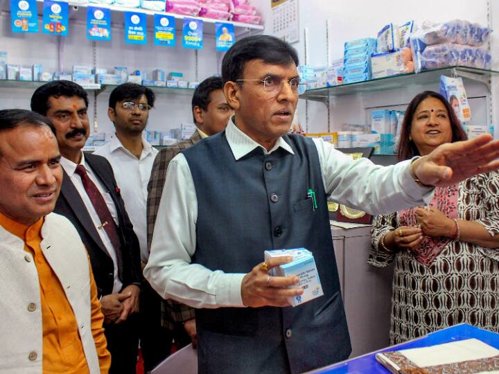 Cabinet approves National Medical Devices Policy Union Health Minister Mansukh Mandaviya National Medical Devices Policy: कैबिनेट ने नेशनल मेडिकल डिवाइसेज पॉलिसी को दी मंजूरी, आयात कम करने पर नजर