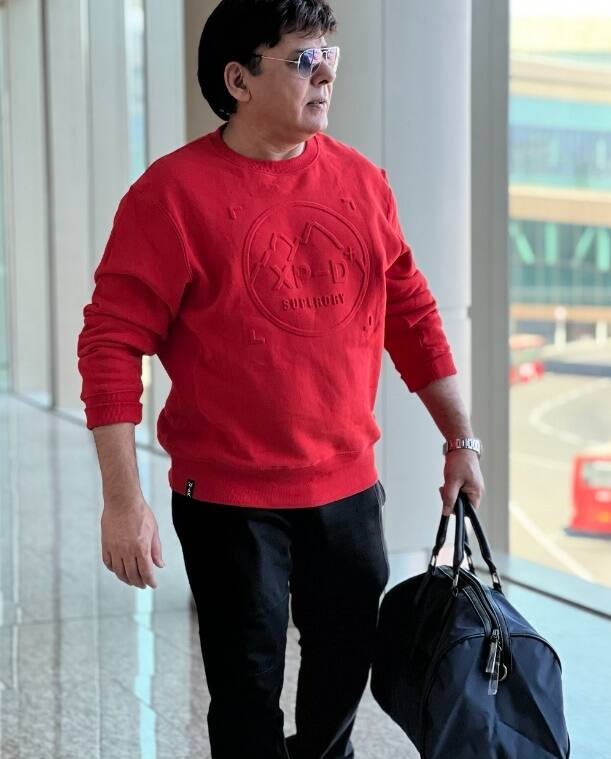 Orchestra में गाने के लिए उन्हें 1000 रुपए मिल जाया करते थे. ऐसे में वह 25 से 30 शो कर लिया करते थे.