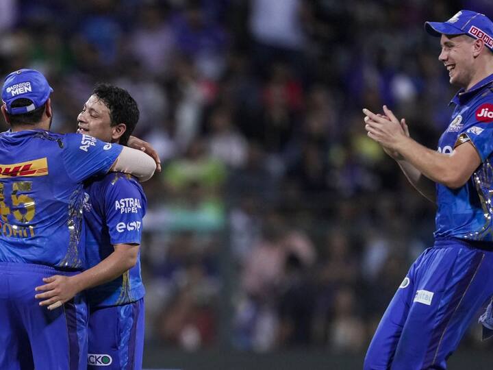 Gujarat Titans beat the Mumbai Indians by 55 runs at the Narendra Modi Stadium in Ahmedabad on Tuesday. Even though it was a forgettable outing for the Blue and Gold Brigade, their star leg-spinner Piyush Chawla had a decent outing on the field, scalping 2/34 and going past Ravichandran Ashwin in all-time wicket-takers list of the IPL. (Image Source: PTI)