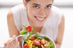 Health Tips : चेहऱ्यावरील पिंपल्समुळे त्रासला आहात? पिंपल्स घालवण्यासाठी आहारात समाविष्ट करा 'हे' पदार्थ...