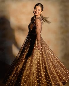 Prajaktta Mali:  प्राजक्ताच्या लूकनं वेधलं लक्ष; फोटो शेअर करत म्हणाली, 'निगाहें मिलाने को जी चाहता है...'