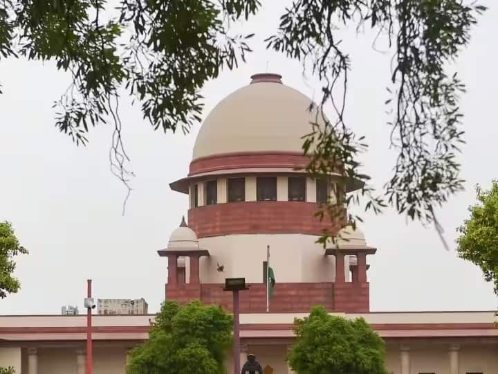 supreme court grants anticipatory bail of Indore Law College assistant professor in book controversy ANN Inodre: इंदौर लॉ कॉलेज के सहायक प्रोफेसर को मिली सुप्रीम कोर्ट से अग्रिम जमानत, विवादित किताब से जुड़ा है मामला
