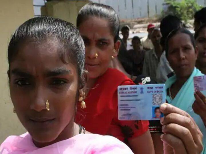 साथ ही एप्लीकेंट इंफॉर्मेशन में अपना नाम, मोबाइल नंबर, ई-मेल आईडी और जन्म तिथि को सही-सही भरें और कैपचा कोड डालकर सबमिट बटन पर क्लिक करें.
