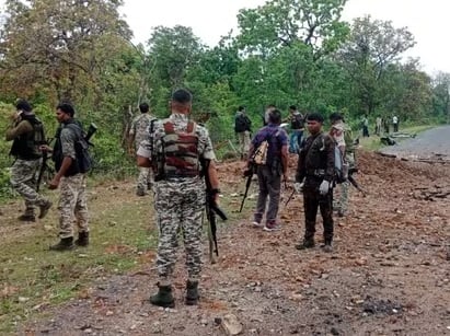 Dantewada : Naxalite Attack 50 Kg IED Used in Blast Dantewada : દંતેવાડામાં વિસ્ફોટ બાદનો રૂંવાડા ઉભા કરી દેતો વીડિયો આવ્યો સામે