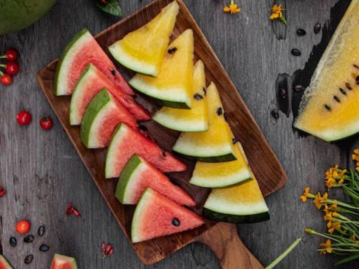 red watermelon vs yellow watermelon Know how it is in taste and qualities लाल तरबूज तो बहुत खाया होगा आपने, कभी पीला खाया है? जानिए स्वाद और खूबियों में कैसा है