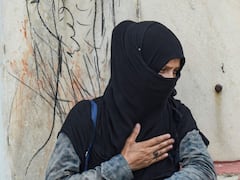 क्या हिजाब पहनने वाली लड़कियों को नहीं है शिक्षा का अधिकार? स्कूल के फैसले पर छात्राओं का सवाल