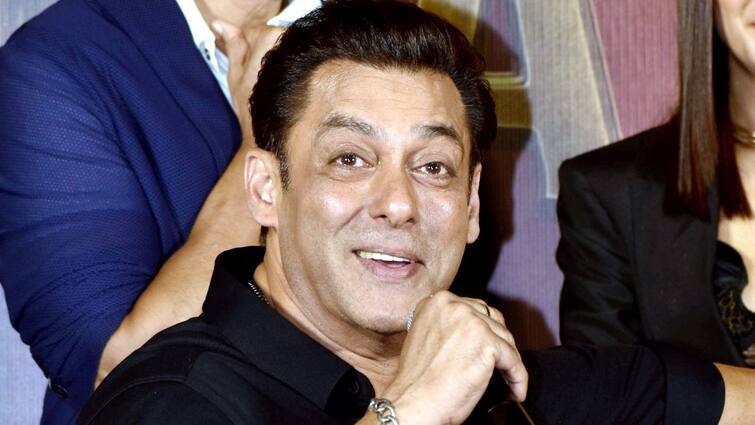 Salman Khan: Salman Khan Responds To Fan As She Says Shaadi Nahi Karni, In Dubai Event,  Watch the video Salman Khan: ছবির প্রচারে গিয়ে হঠাৎ বিয়ের প্রস্তাব, দুবাই-কন্যাকে পছন্দ হল সলমনের?
