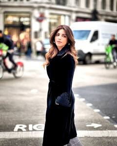 Shama Sikander Pics: જર્મનીના રસ્તા પર બ્લેક આઉટફિટમાં જોવા મળી શમા સિકંદર