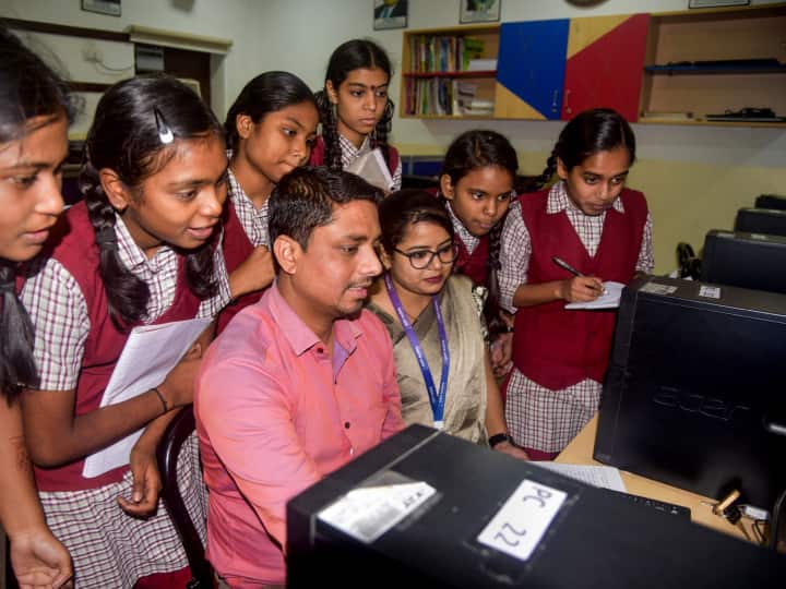 UP Board Scrutiny Form 2023 Application starts fill form on upmsp.edu.in till 19 may by 10th and 12th Student UP Board Scrutiny 2023: यूपी बोर्ड में स्कूटनी के लिए आवेदन शुरू, 19 मई तक इस वेबसाइट पर भरें फार्म