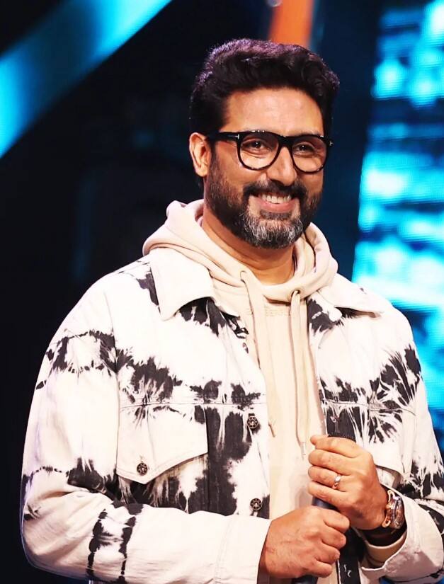 कम ही लोग जानते हैं कि अभिषेक बच्चन एक अच्छे कुक भी हैं. बताया जाता है कि उनकी चिकन करी बॉलीवुड हस्तियों के बीच फेमस है.