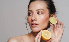 Health Tips : चेहऱ्यावरील पिंपल्समुळे त्रासला आहात? पिंपल्स घालवण्यासाठी आहारात समाविष्ट करा 'हे' पदार्थ...