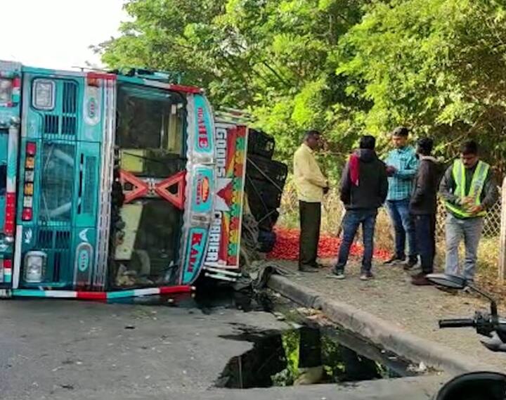 वर्षभरासाठी मिरच्या घेताना जरा विचार करावा लागणार आहे. कारण बाजारपेठेत मागणी तेवढीच आहे.