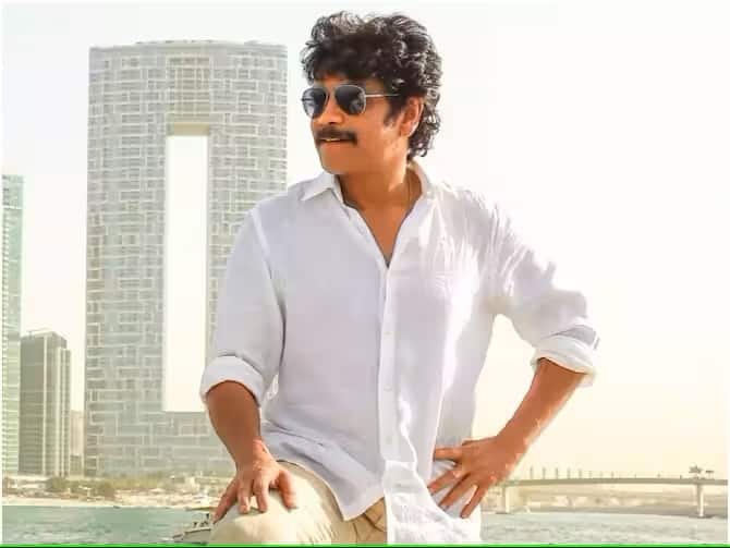 अक्किनेनी नागार्जुन – साउथ स्टार नागार्जुन की फैन फॉलोइंग करोड़ों में है. उनके नाम पर साउथ में अन्नामाचार्य मंदिर बनाया गया है. इस मंदिर को बनने में 22 साल का वक्त लगा था.