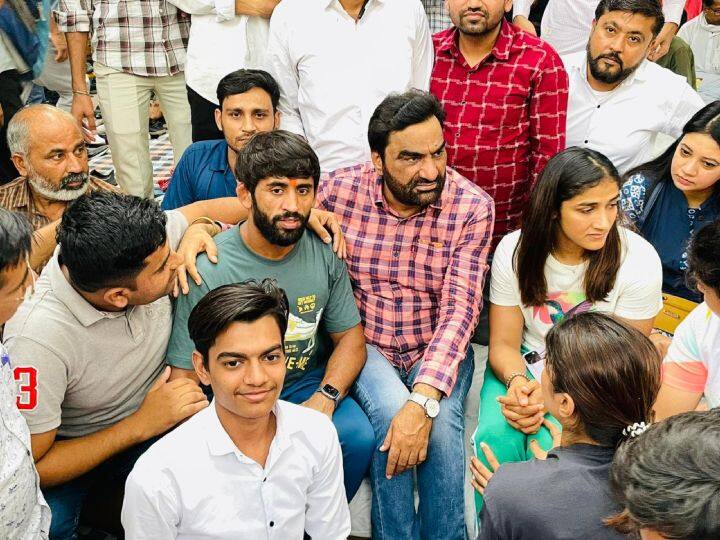 Delhi Wrestlers Protest Hanuman Beniwal Reaches Jantar Mantar Asks Union Government for Action Wrestlers Protest: 'हनुमान' ने दिया पहलवानों का साथ, नागौर सांसद ने केंद्र सरकार के सामने रखी ये मांग