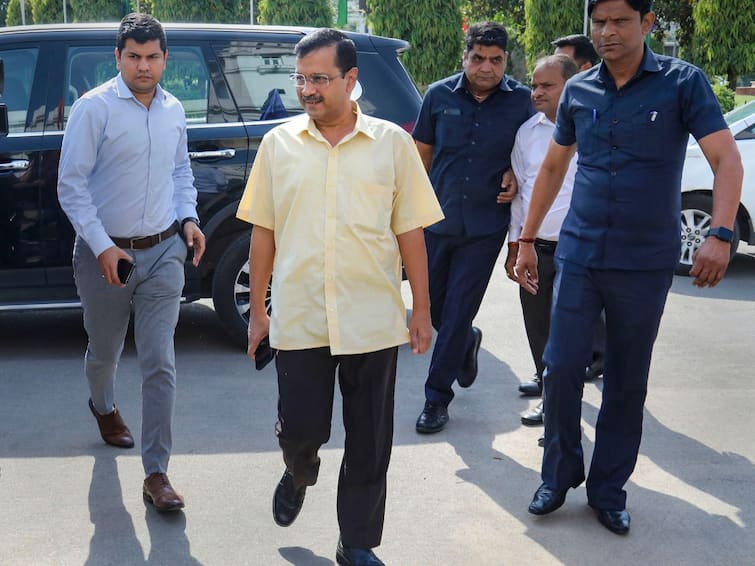 Spent Fortune Congress Slams CM Arvind Kejriwal Reports Of spending Rs 45 Crore Renovation beautification Of Official Residence Congress Slams Kejriwal Over Reports Of Him Spending Rs 45 Cr For 'Renovation' Of Official Residence