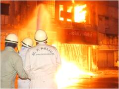 इंदौर में पेंट के गोदाम में लगी भाषण आग, लाखों का सामान जलकर राख, 12 घंटे के बाद भी उठ रहीं लपटें