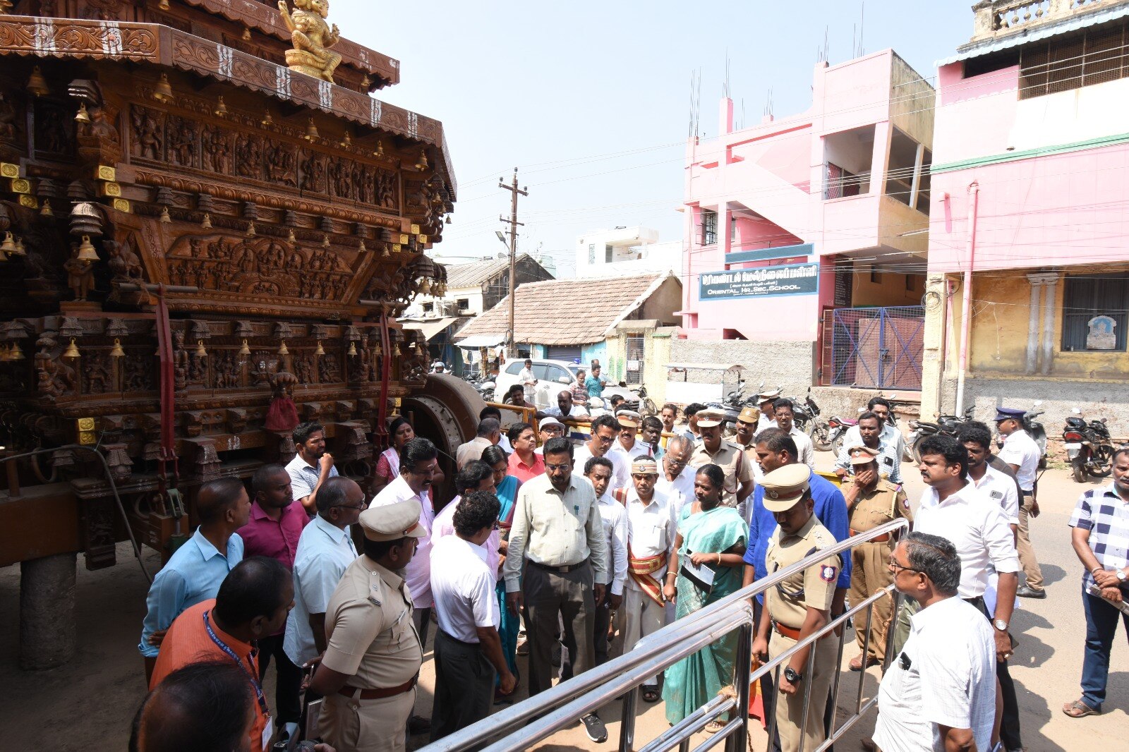 தஞ்சை பெரிய கோயில் தேரோட்டத்தில் ஒரு லட்சம் பக்தர்கள் பங்கேற்பர் - கலெக்டர் தகவல்