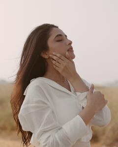 Priyanka Mohan: புன்னகை பூவாக சிரிக்கும் கேப்டன் மில்லர் நடிகை...மனதை பறிகொடுத்து தவிக்கும் நாயகியின் ரசிகர்கள்!