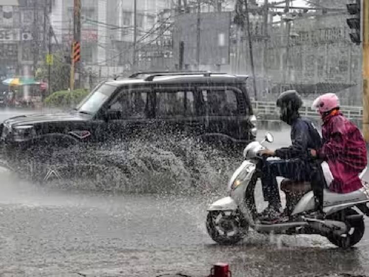 According to the Meteorological Department, moderate rain is likely to occur in 23 districts in Tamil Nadu in the next 3 hours TN Rain Alert: அடுத்த 3 மணி நேரம்.. 24 மாவட்டங்கள்.. பெய்யப்போகுது மழை..! எந்தெந்த மாவட்டங்கள் தெரியுமா..?