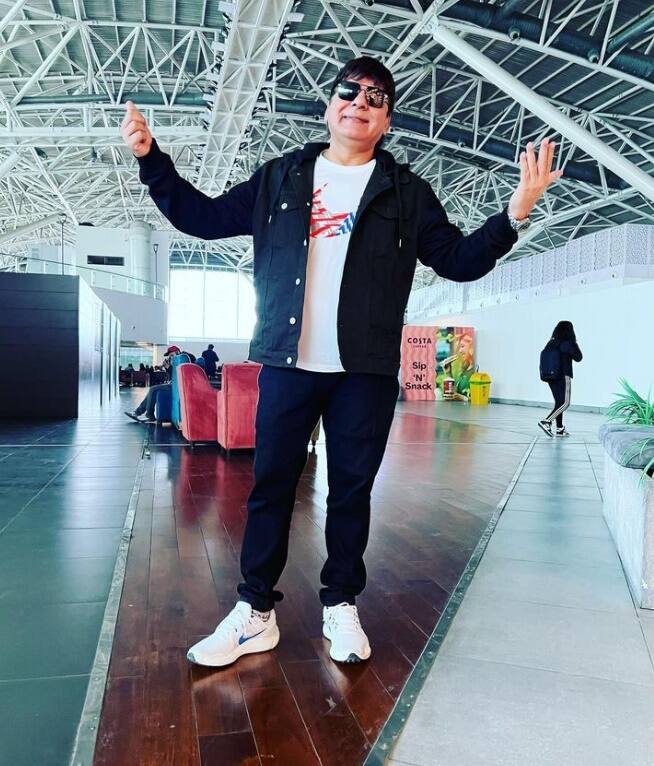 कॉमेडियन ने बताया कि Orchestra में गाना गाते वक्त एक अंजान शराबी आदमी उनके पास उठकर आया. उस शराबी ने उन्हें सबके सामने थप्पड़ मार दिया. इसके बाद वे शॉक रह गए और ग्रीन रूम में चले गए.