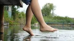 Astro Tips: બેઠાં –બેઠાં પગ હલાવવા આ કારણે છે અશુભ, જાણો શું છે વૈજ્ઞાનિક તથ્યો