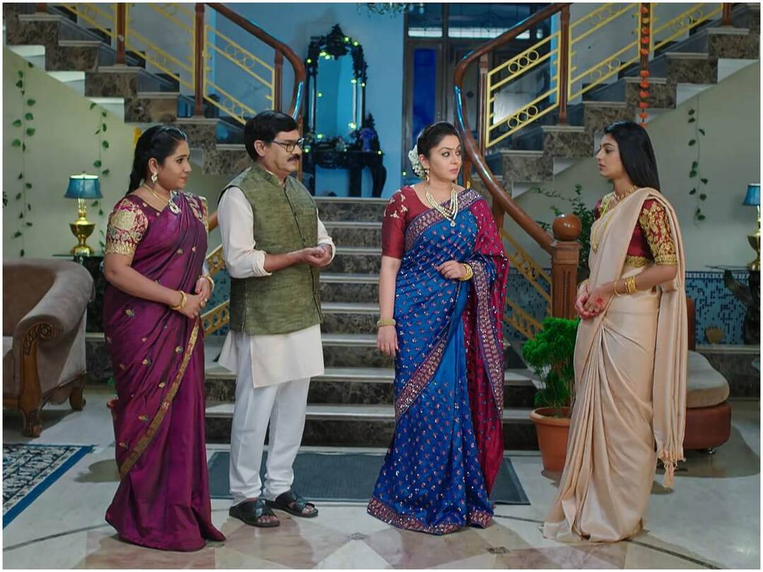 Gruhalakshmi April 27th: షాకింగ్ ట్విస్ట్, దివ్యని ఉద్యోగానికి వెళ్ళకుండా చేసిన రాజ్యలక్ష్మి- లాస్య గుట్టురట్టు Gruhalakshmi Serial April 27th Episode 930 Written Update Today Episode Gruhalakshmi April 27th: షాకింగ్ ట్విస్ట్, దివ్యని ఉద్యోగానికి వెళ్ళకుండా చేసిన రాజ్యలక్ష్మి- లాస్య గుట్టురట్టు