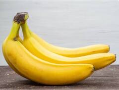 ਕੀ ਖਾਲੀ ਪੇਟ ਕੇਲਾ ਖਾਣਾ ਸਿਹਤ ਲਈ ਚੰਗਾ ਹੈ? ਕਿਤੇ ਇਸ ਬਿਮਾਰੀ ਨੂੰ ਤਾਂ ਨਹੀਂ ਦੇ ਰਹੇ ਸੱਦਾ...